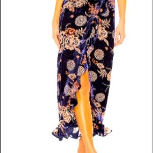 Ferris Maxi Skirt in Navy Floral Multi
House of Harlow 1960